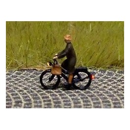 168033 - Cycliste (femme) en manteau avec sac 168033 - Cycliste (femme) en manteau avec sac