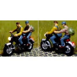 168412 - Motocycliste (moto) en salopette, avec passager 168412 - Motocycliste (moto) en salopette, avec passager