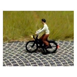 168032 - Cycliste (femme) en jupe et blouse 168032 - Cycliste (femme) en jupe et blouse