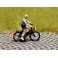 168036 - Cycliste (femme) en T-Shirt et pantalon court